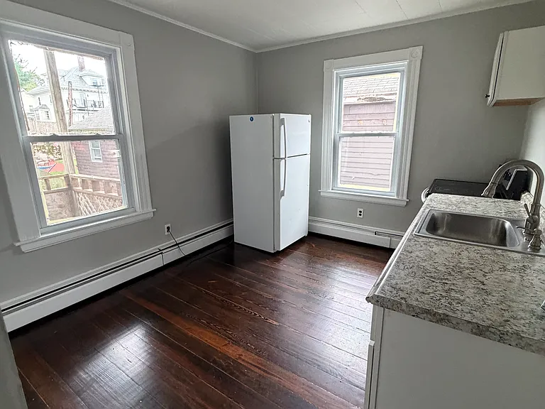 333 Cabot St #2R — Photo 4