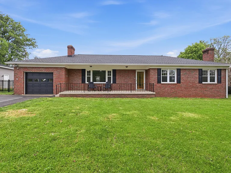 9 Linden Blvd — Photo 1