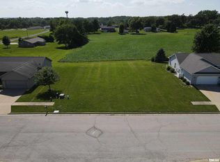 6 Parkview Dr, Eureka, IL 61530