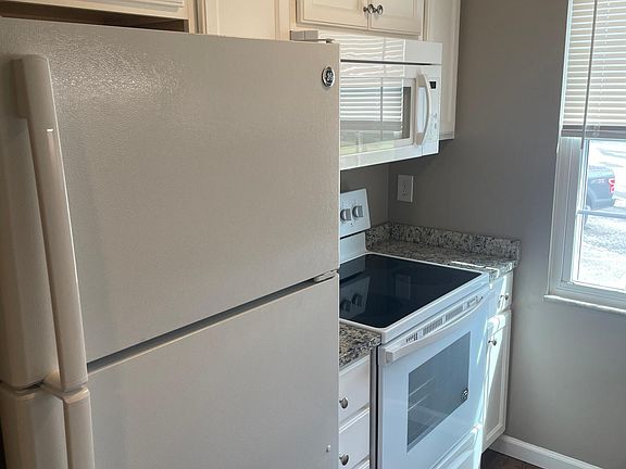 3rd image of 324 Bellford Ct