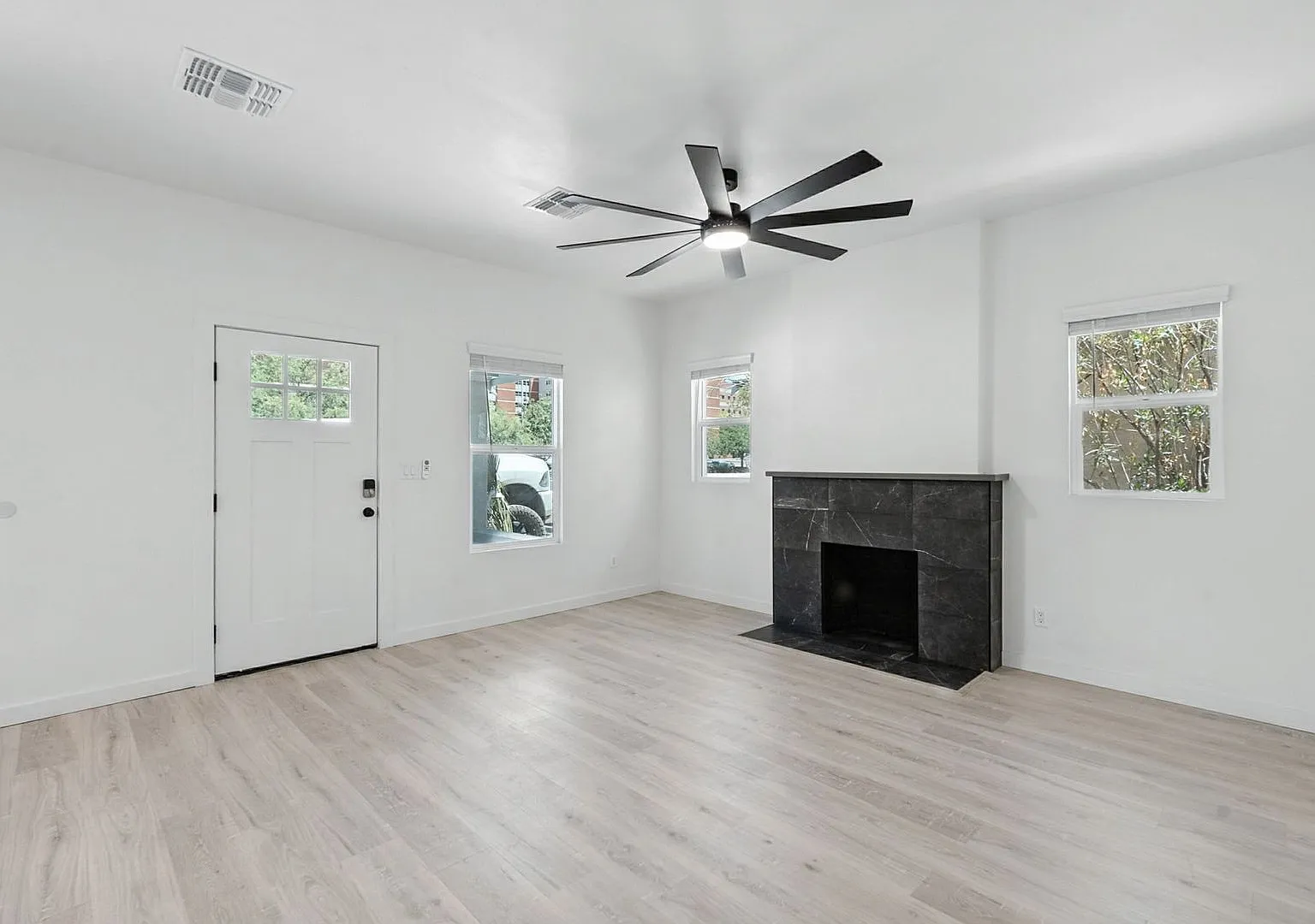 840 E. 6th St. — Photo 4