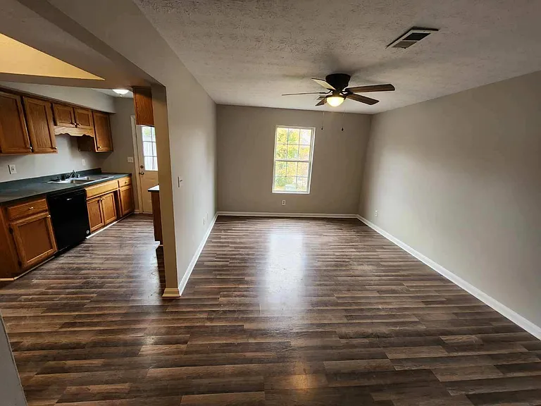129 Karen Ct — Photo 6