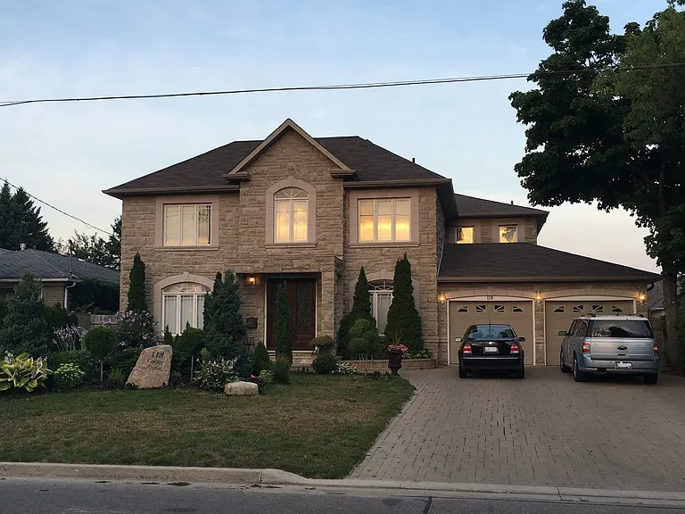 118 Fairglen Ave — Photo 2