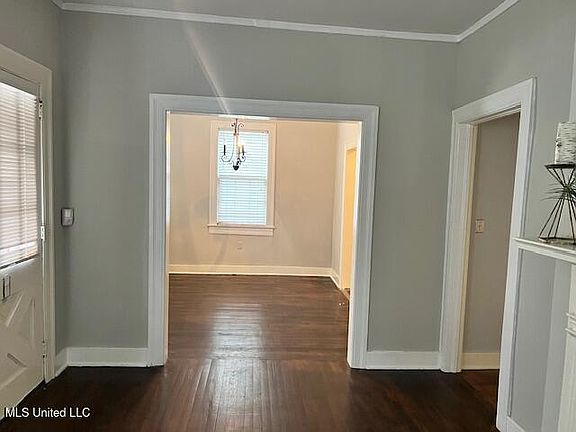 4th image of 1846 Howard St