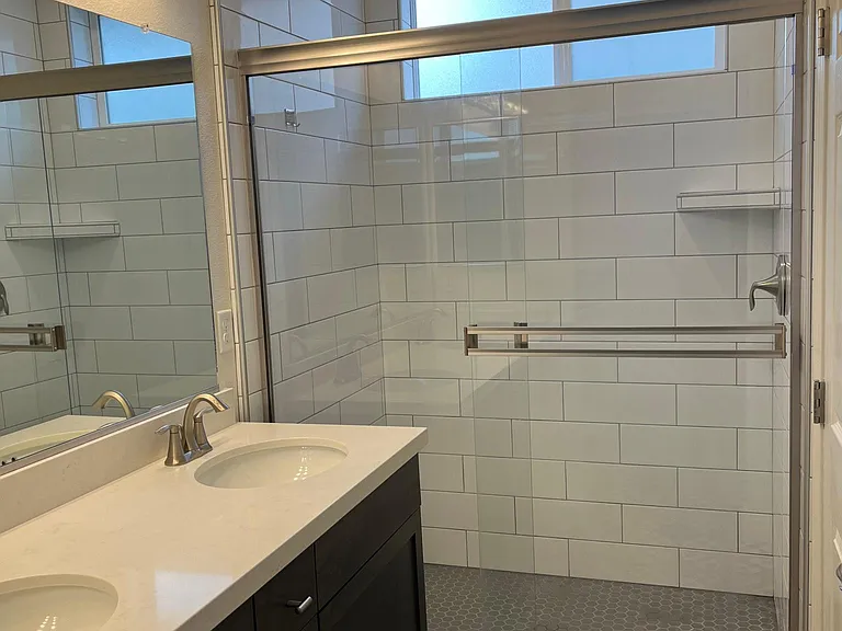 Large En-Suite Shower