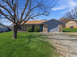 248 Gordon Dr, Azle, TX 76020