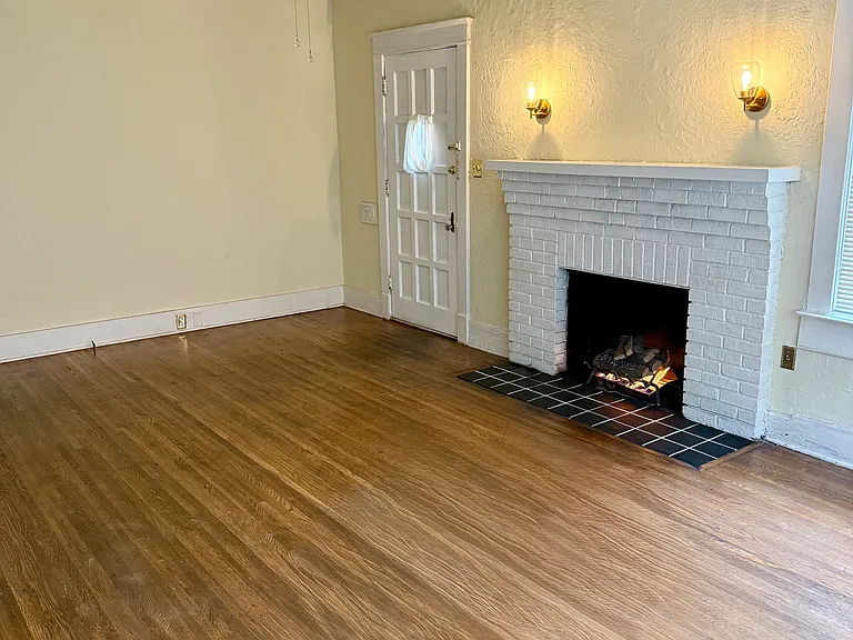 2100 University Cir — Photo 5
