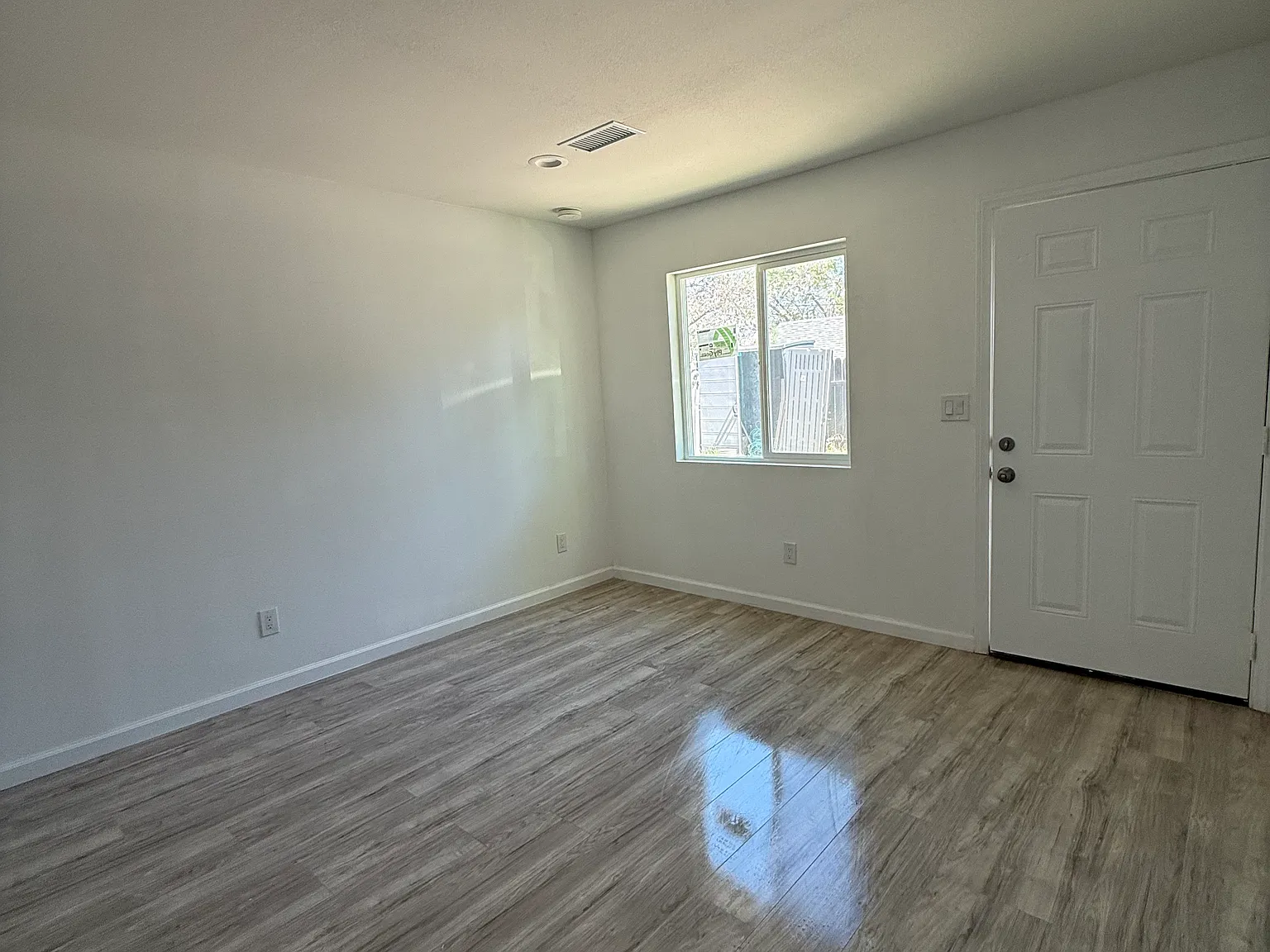 2 bed, 850 sqft, $1,900 — Photo 4