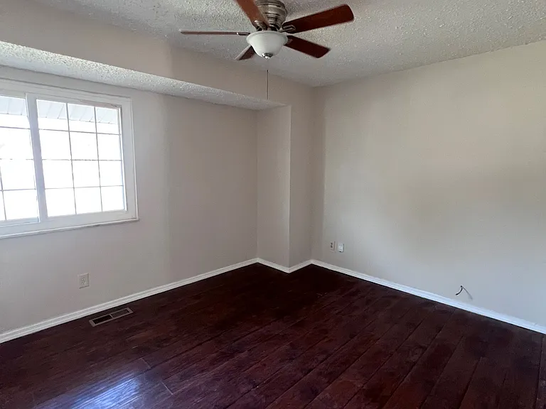 8908 Saint Louis Ave — Photo 8