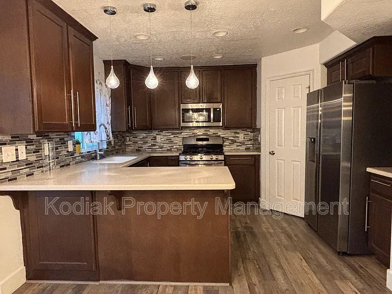 4 bed, 3.5 bath, 2664 sqft, $3,475 — Photo 2
