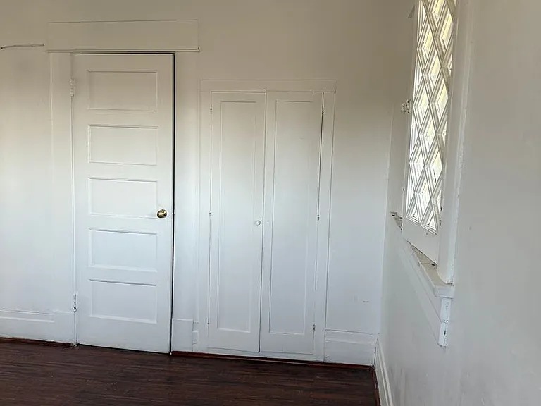 649 W 8th St #B — Photo 11
