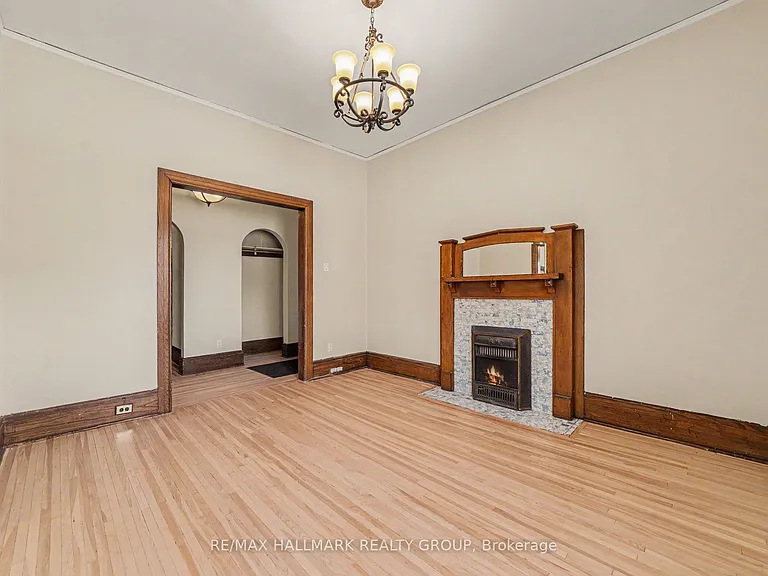 413 Elgin St #1 — Photo 8