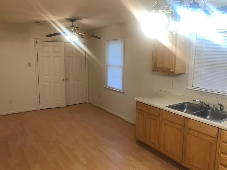 1910 John Ct — Photo 13