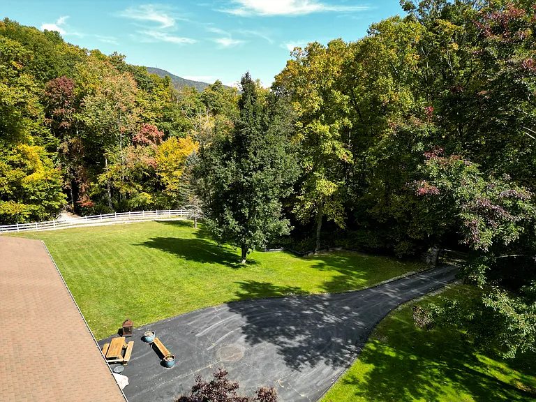 6263 Bearwallow Mountain Rd — Photo 9