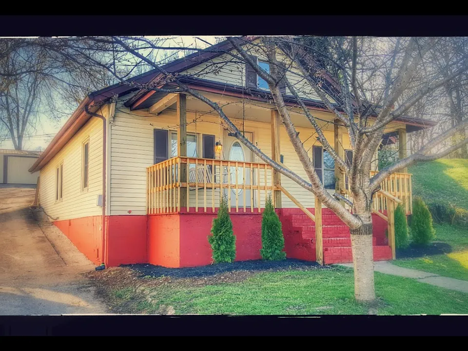 305 Swigert Ave