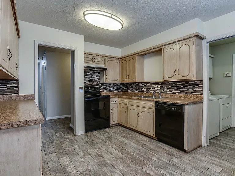 11007 Greystone Ave — Photo 16