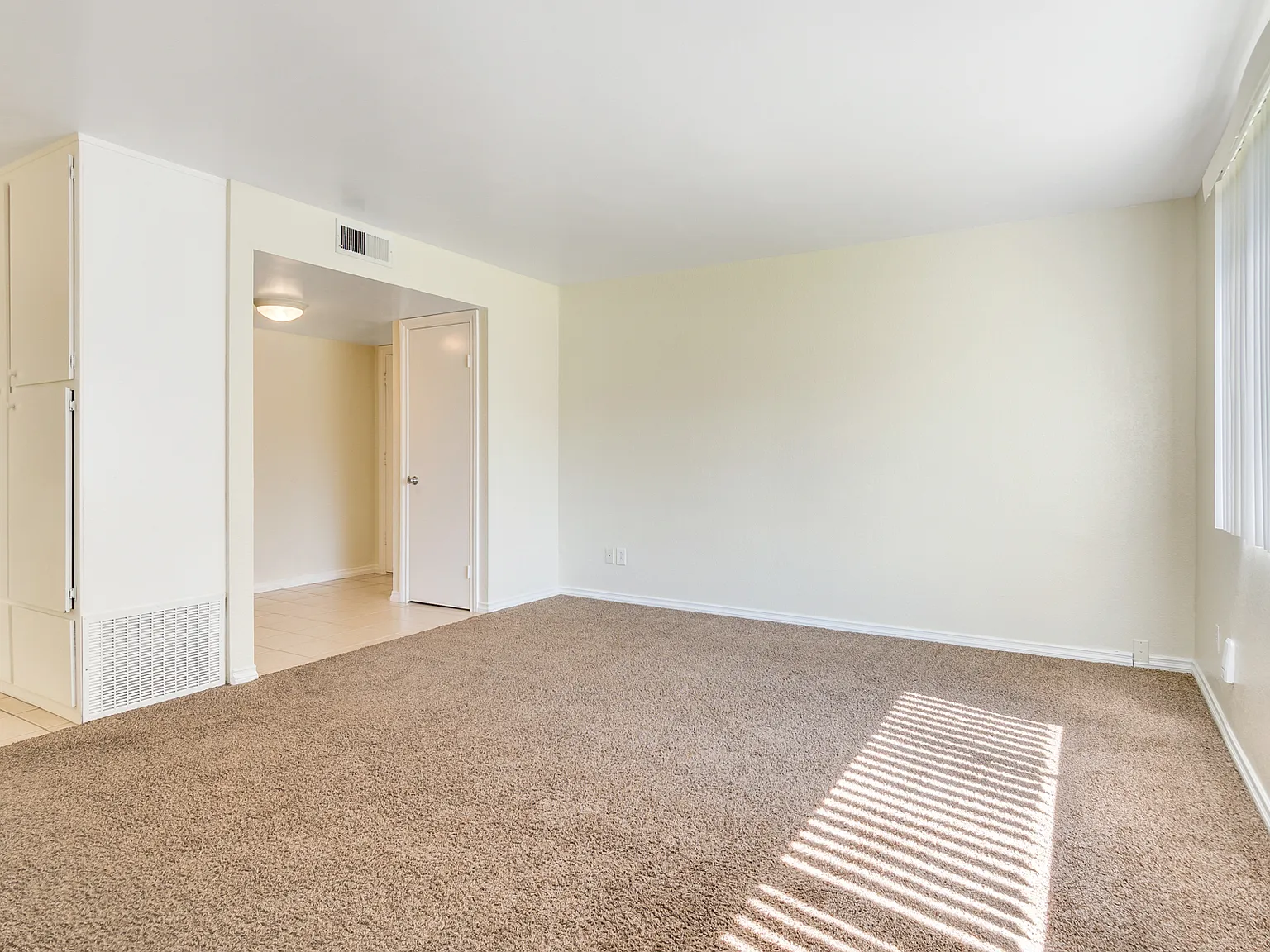 2 bed, 957 sqft, $1,795 — Photo 2