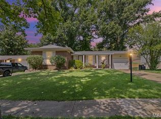 25 Brookwood Dr, Fenton, MO 63026