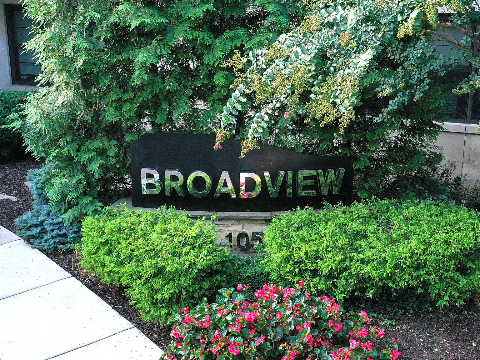 Broadview Apartments — Photo 1