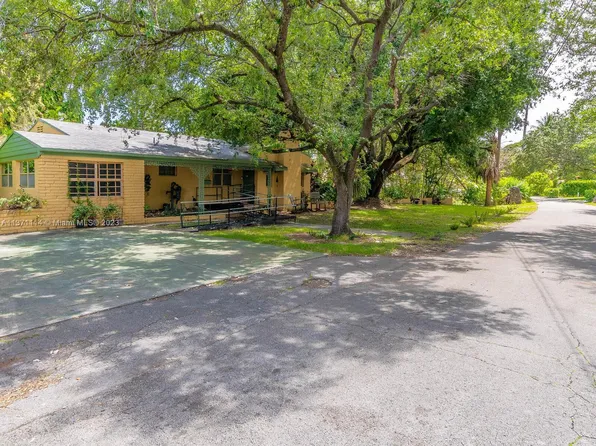 829 Lake Dr, Miami Springs, FL 33166