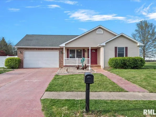 220 Huntington Dr, Auburn, IL 62615