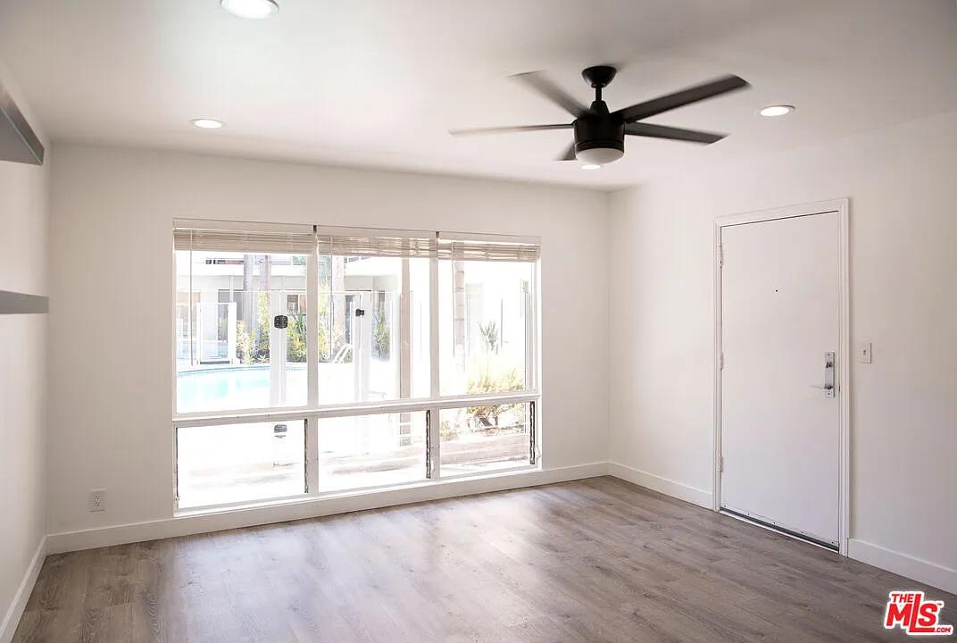 1145 Larrabee St — Photo 4