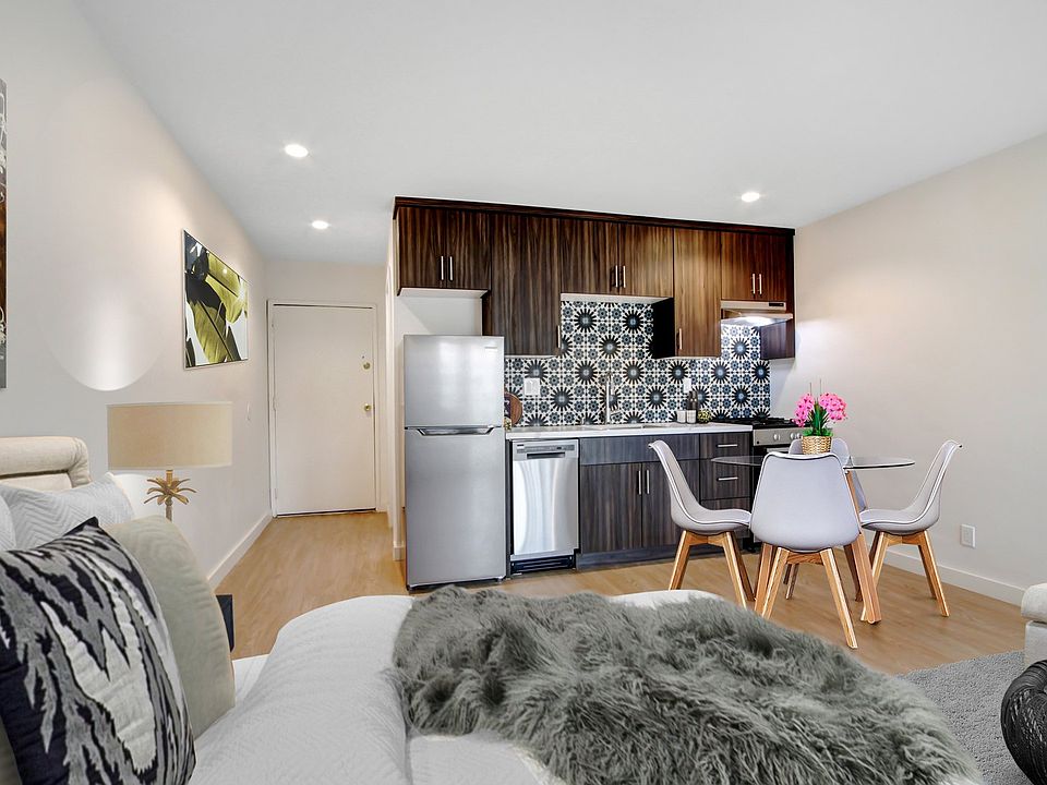 1st image of 1939 Argyle Ave #8