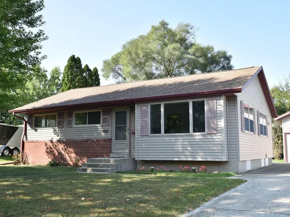 2002 Parkfield DRIVE, West Bend, WI 53090