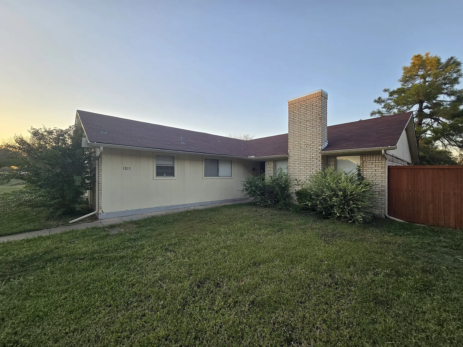 4 bed, 1924 sqft, $2,550 — Photo 3