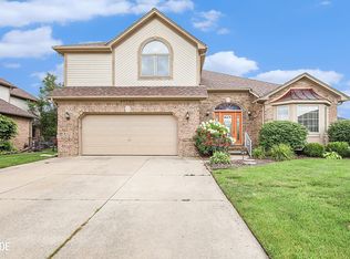 46300 White Cap Dr, Macomb, MI 48044