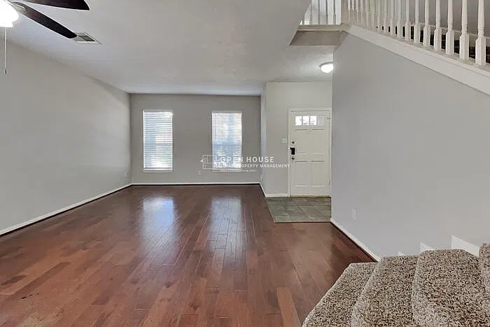 4 bed, 2.5 bath, 2223 sqft, $2,240 — Photo 3
