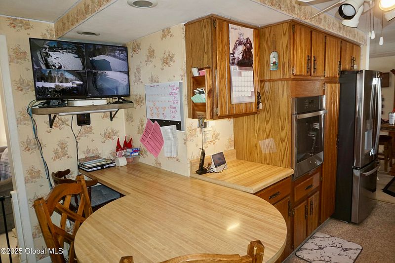 3rd image of 175 Lakeside Drive