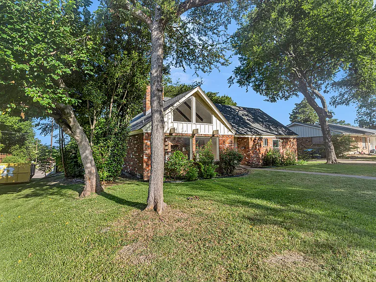 508 Whittle Way — Photo 4