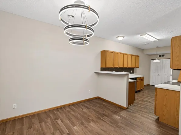 5070 Holly Ln N Unit 6, Plymouth, MN 55446