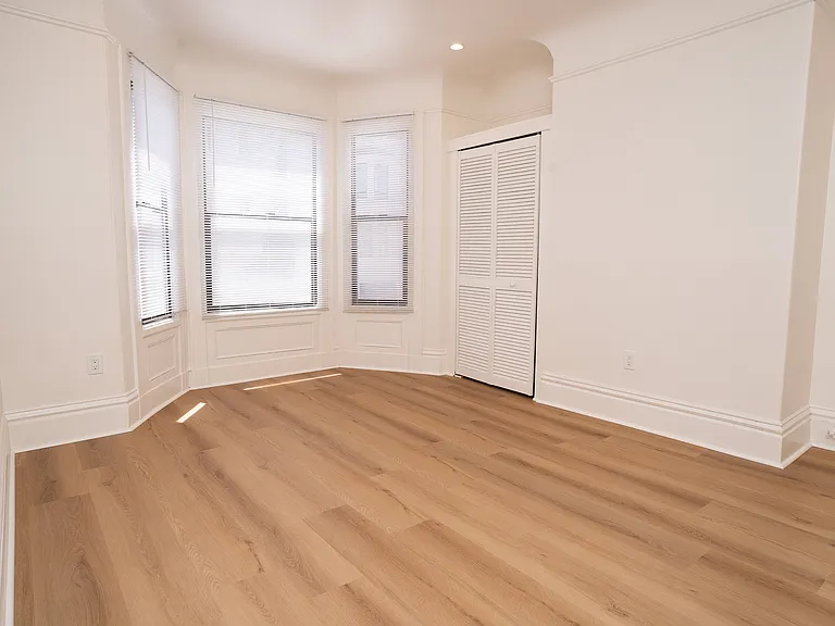 1048 Montgomery St — Photo 2