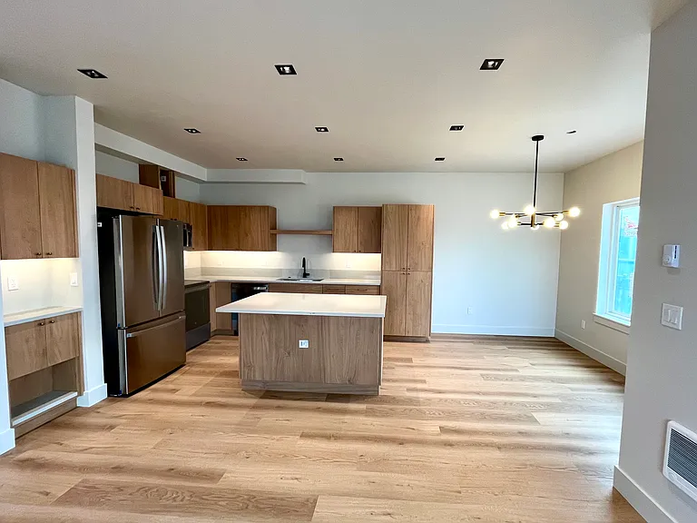 1622 W Antler Ave — Photo 3