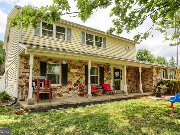 900 S Meadow Ln, Palmyra, PA 17078