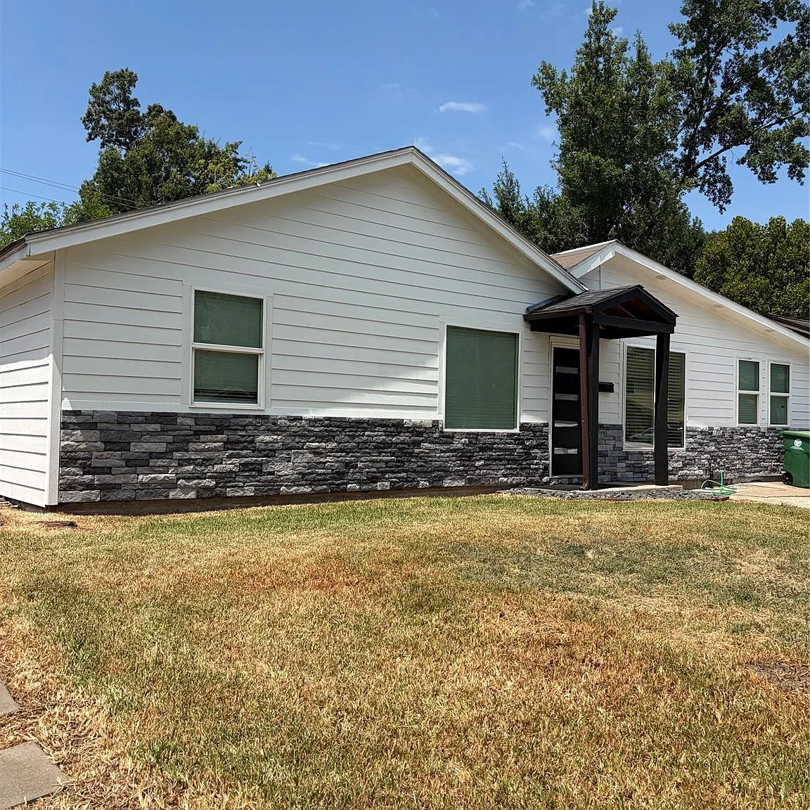 3 bed, 2.5 bath, 1750 sqft, $1,950 — Photo 1