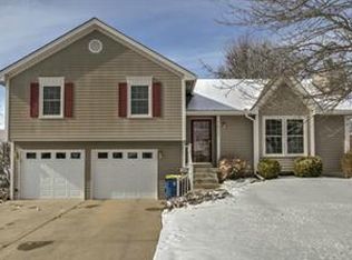 1602 Regency Dr, Kearney, MO 64060