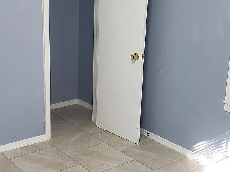 1203 SW 24th Pl — Photo 32
