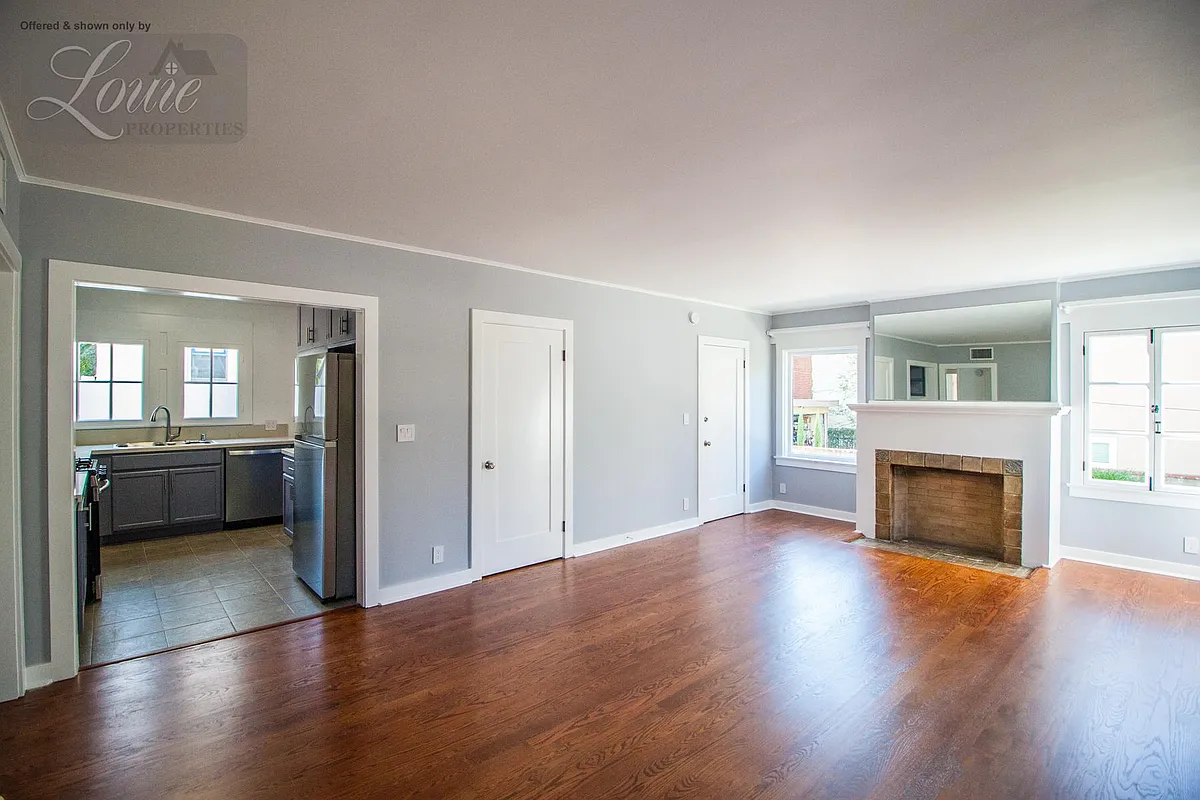 Building Photo - 816 S Lake Ave #D