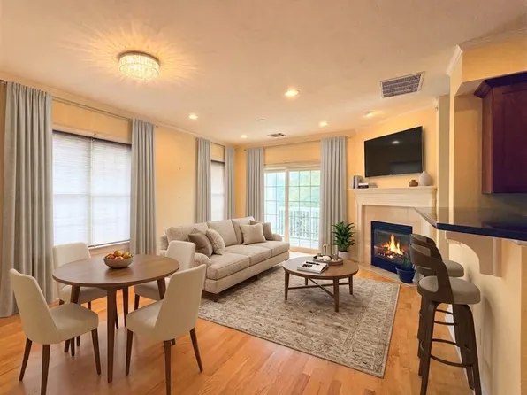 2303 Davenport Ave Unit 2303, Canton, MA 02021