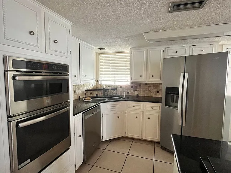 5117 Royalton Dr — Photo 21