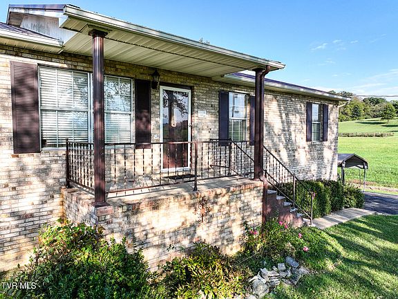 3rd image of 132 Fleetridge Ln