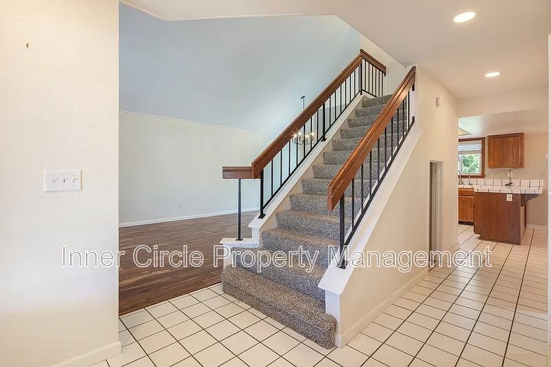 3 bed, 2.5 bath, 2152 sqft, $3,700 — Photo 4