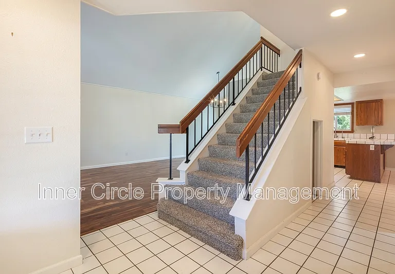 512 Bluerock Dr — Photo 4