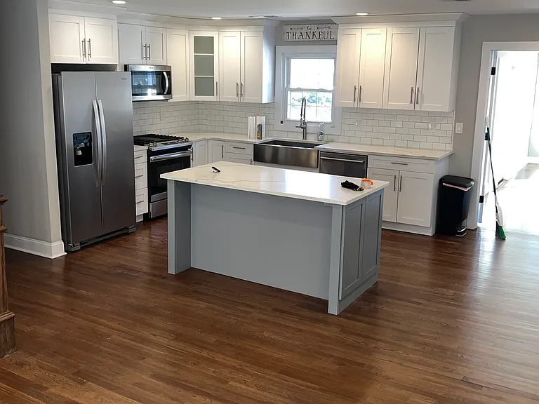 16 Roosevelt Dr — Photo 2