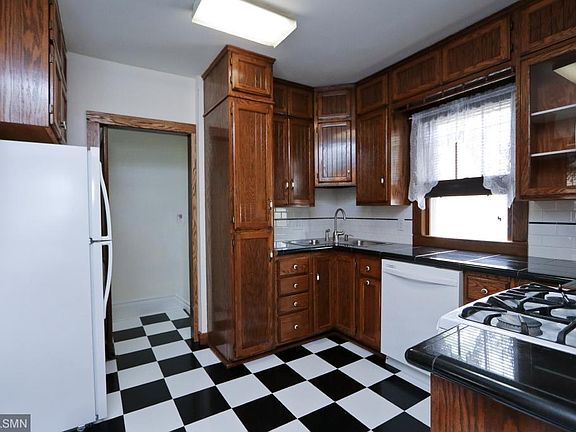 5th image of 109 4th Ave S