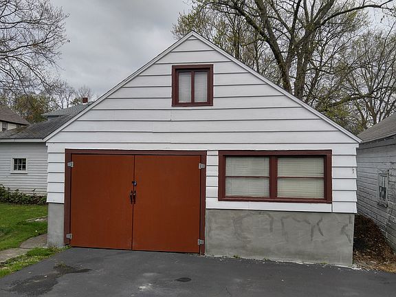4th image of 222 W 9th St
