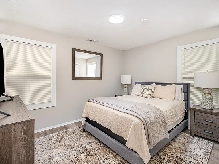 535 W Craighead Rd — Photo 7